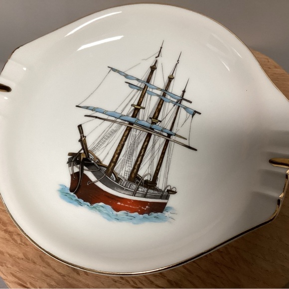 Vintage - Made by Norleans Japan - Ceramic Ashtray - Nautical Sailboat Themed - Picture 3 of 12